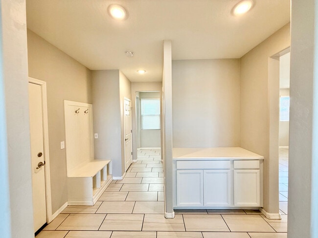Building Photo - Spectacular 4-Bedroom, 2.5 Bathroom Home in Glendale!!