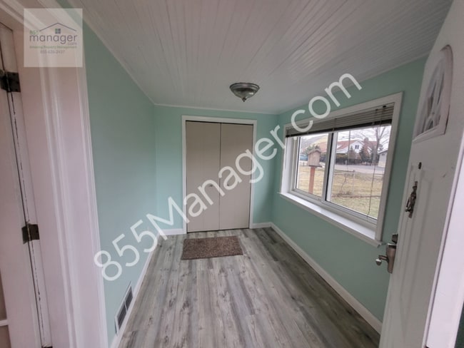 Building Photo - HOLIDAY Special $200 off. Exceptional Rental Opportunity: Explore Comfort and Convenience in Wate...