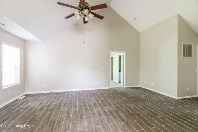 Foto del edificio - 739 Helmwood Cir