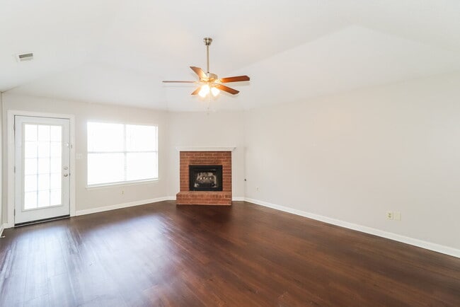 Building Photo - 995 Scofield Dr