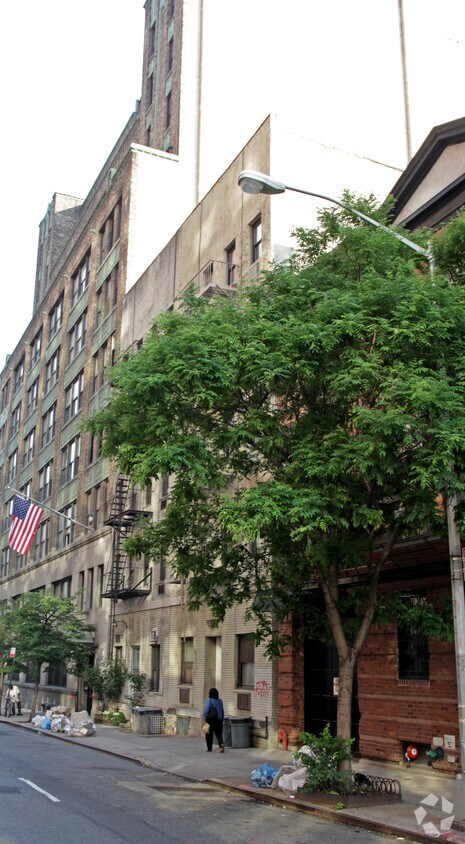 Building Photo - 531 W 45th St