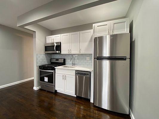 Foto principal - 3 bedroom in BRONX NY 10468