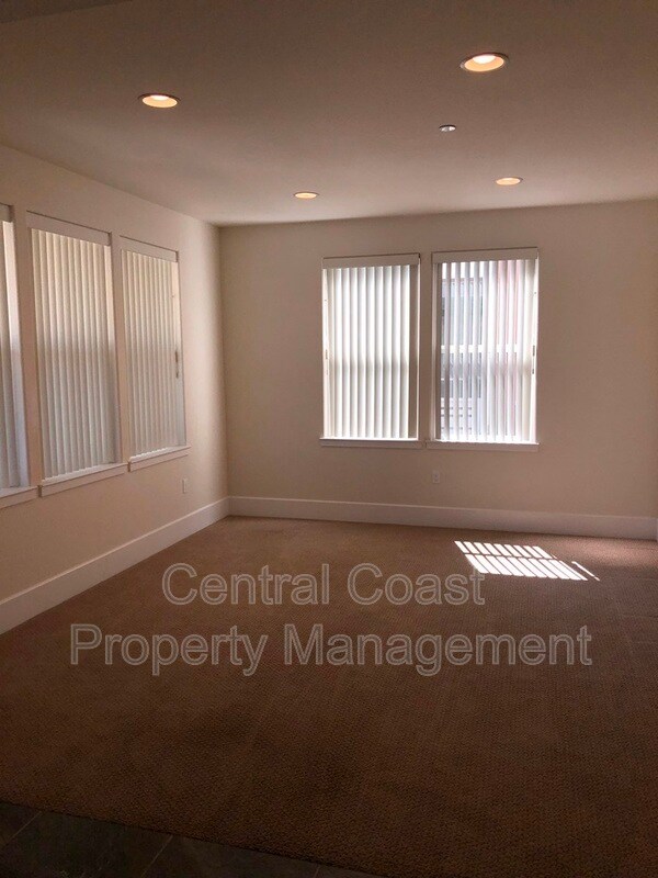 Foto del edificio - 13709 Sherman Blvd