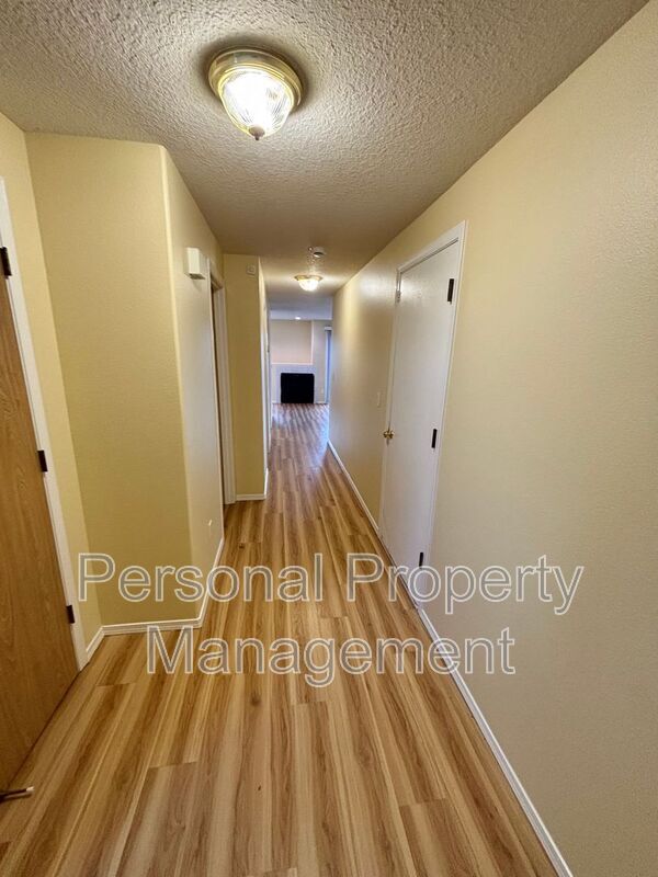 Foto del edificio - 1414 Brandt Rd