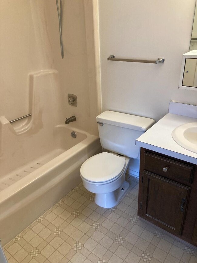 Foto del edificio - 49 Woodland Dr