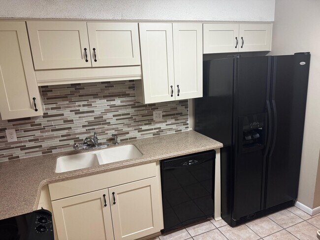 Foto del edificio - 345 Woodham Ct