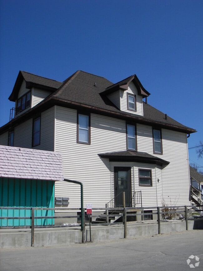 Building Photo - 1569 1st Ave SE