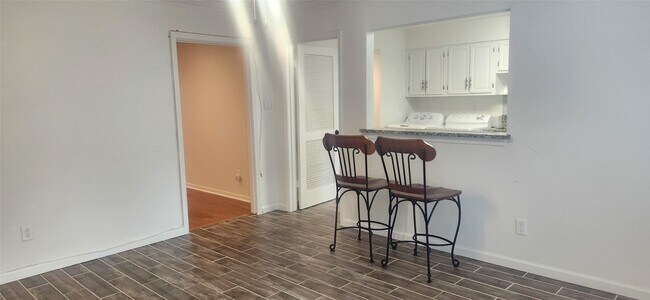Foto del edificio - 12913 Trail Hollow Dr
