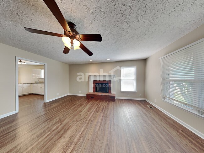 Foto del edificio - 1714 Bridget Dr