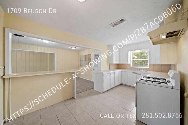 Foto del edificio - AVAILABLE NOW!