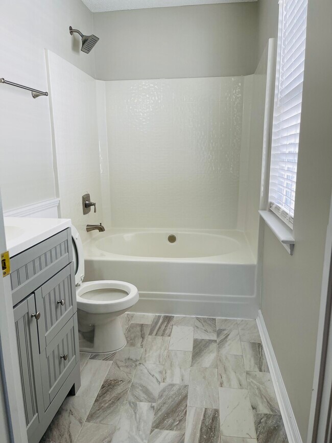 Foto del edificio - 3029 Salmon River Dr