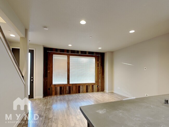 Foto del edificio - 118 N 43rd Pl