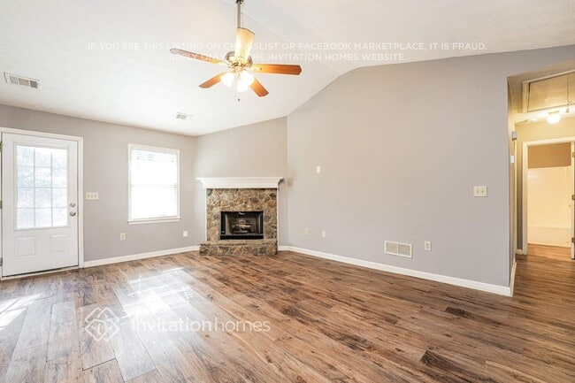 Foto del edificio - 825 Rambling Rose Ct NW