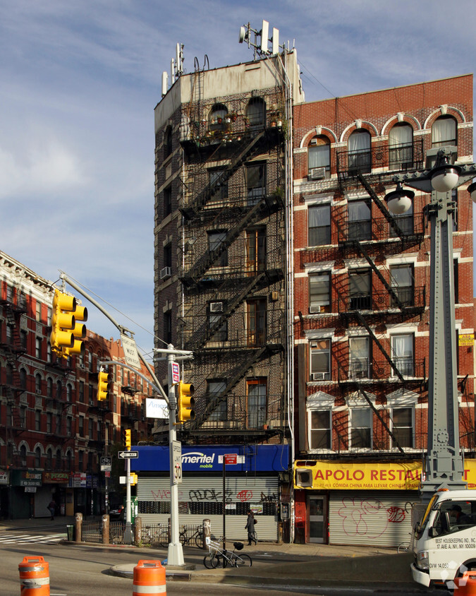 Building Photo - 166 Delancey St