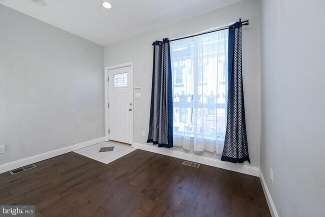 Foto del edificio - 1439 N Newkirk St