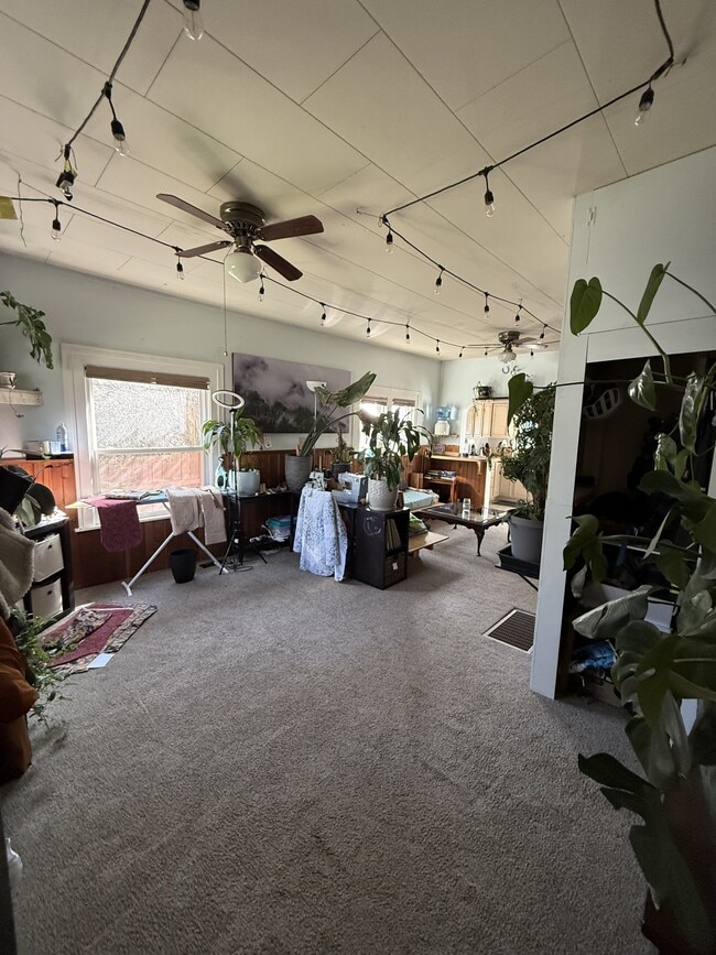 Foto del edificio - 534 Somers Ave