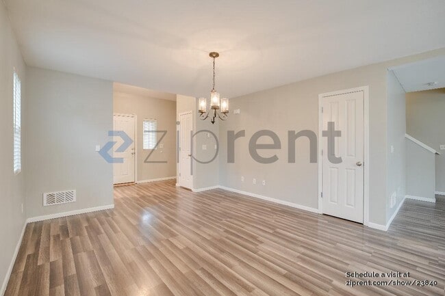 Building Photo - 4406 Roxanna Loop SE