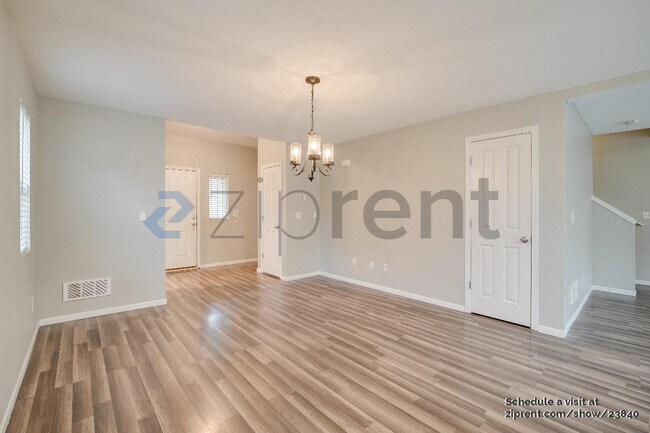 Foto del edificio - 4406 Roxanna Loop SE