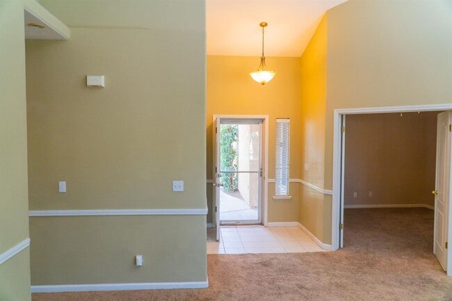 Building Photo - Bright & Spacious 4?BR Fresno Home with High Ceilings & Solar!