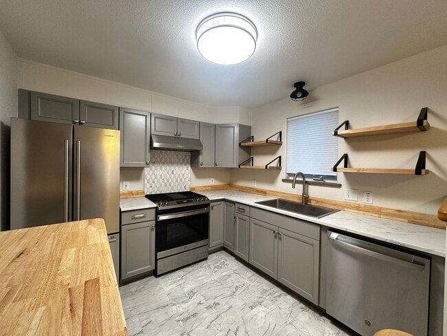 Building Photo - 3 Bed/1 Bath/ Home with Fenced Yard