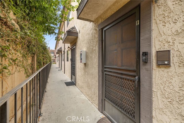 Foto del edificio - 545 E Cypress Ave