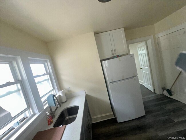 Foto del edificio - 14 Van Cott Ave