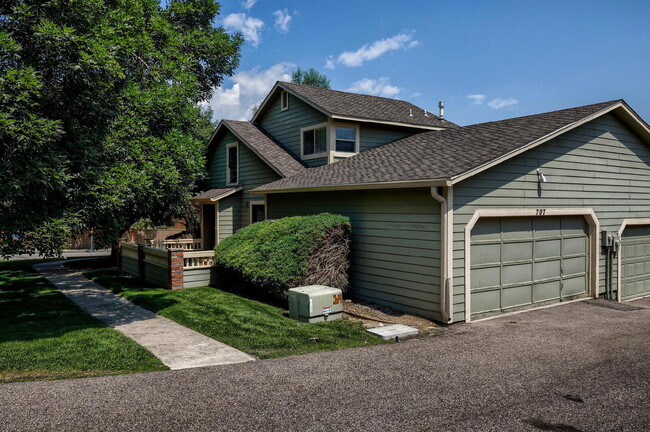 Building Photo - Comfortable 2BR + Loft Home — Close to For...