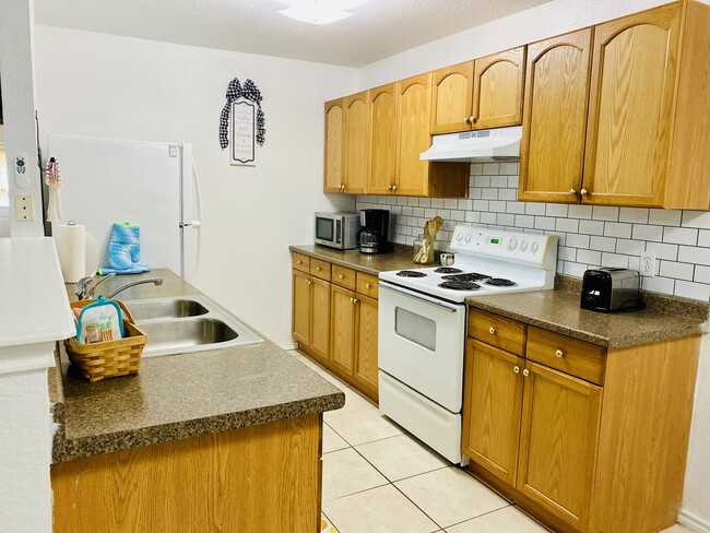 Building Photo - 6748 Trail Lake Dr