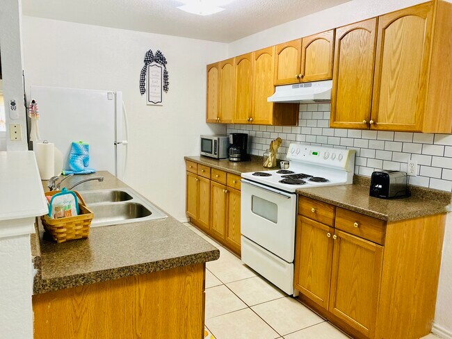 Foto del edificio - 6748 Trail Lake Dr