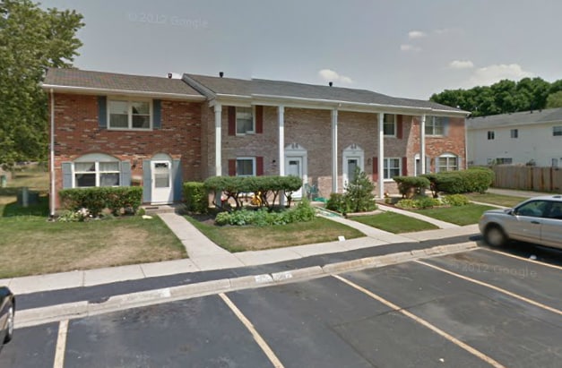 Primary Photo - STREAMWOOD 3BR, 1.5BA 2 STORY TOWNHOUSE