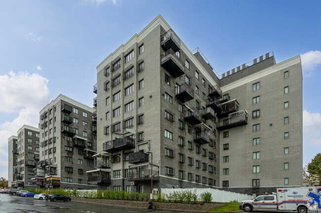Building Photo - Pinnacle Condominiums