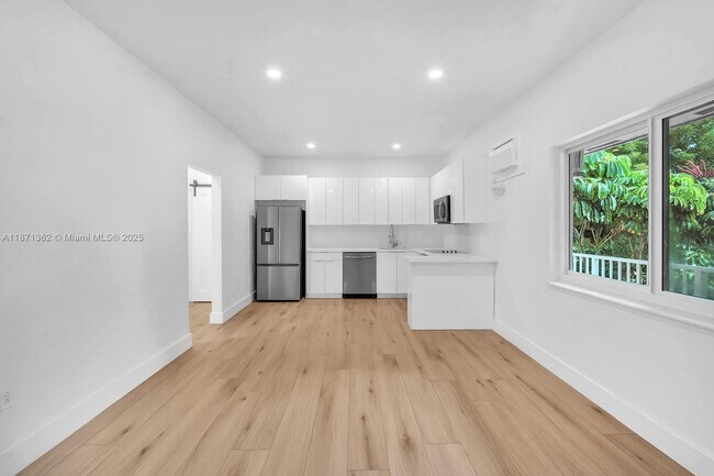 Foto del edificio - 2300 SW 3rd Ave