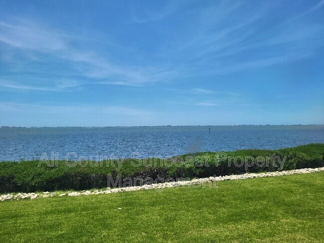 Foto del edificio - 6430 Sun Eagle Ln