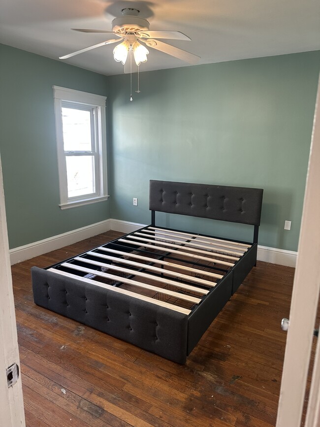 Building Photo - 125 Garland St