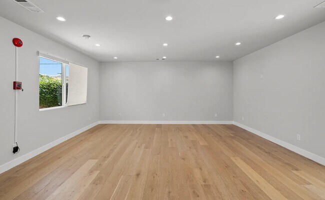 Foto del edificio - 1525 N Screenland Dr