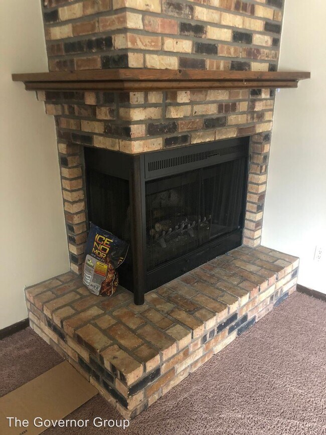 Building Photo - 2 br, 2 bath House - 1233 Esther Ct.