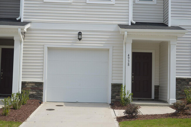 Foto del edificio - Room in Townhome on Southern Magnolia Dr