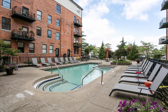 Foto del edificio - 6533 E Jefferson Ave