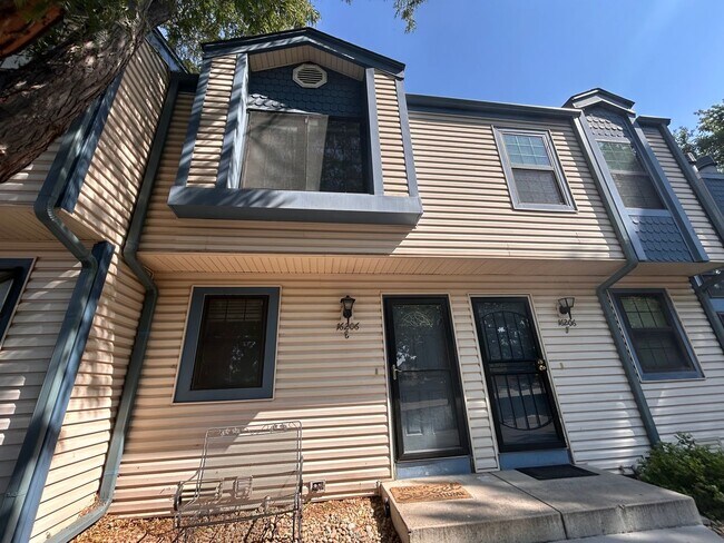 Building Photo - $0 DEPOSIT OPTION!!!  BEAUTIFULLY UPDATED,...