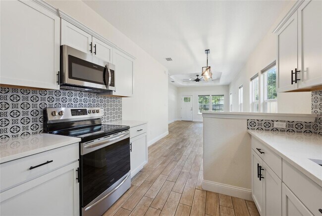 Building Photo - 810 E Navarro St