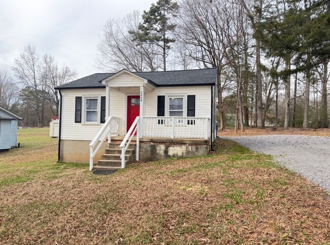 Building Photo - Charming Updated Home Minutes from Downtown Kannapolis