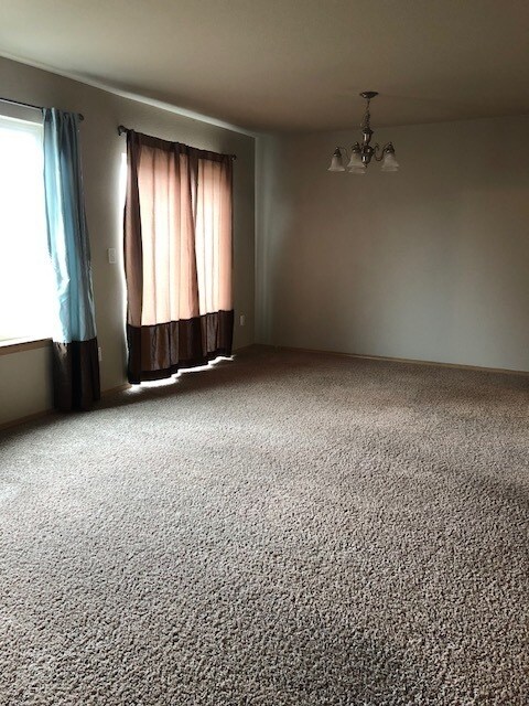 Building Photo - Spacious 4 bedroom, 2.5 bath, in Breckenridge Community