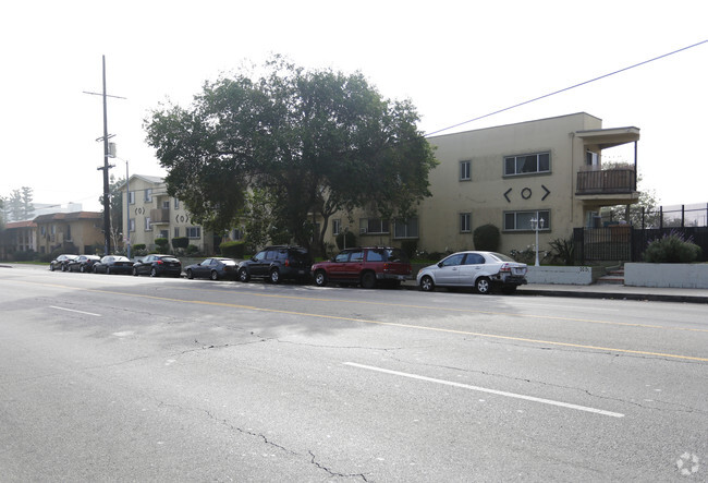 Building Photo - 14656 Saticoy St