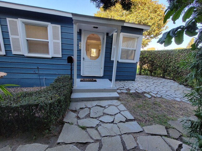 Front Door/Patio - 621 Elvira Ave