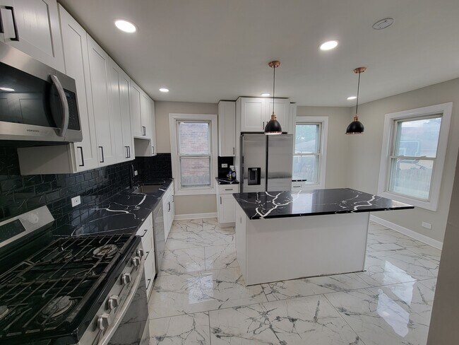 Foto del edificio - 5521 W 63rd Pl