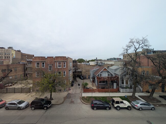 Foto del edificio - 3346 N Marshfield Ave