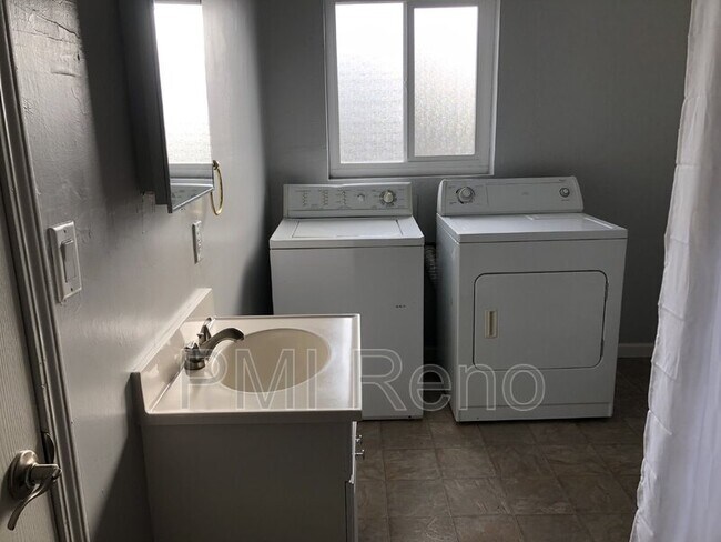 Foto del edificio - 589 Stewart St