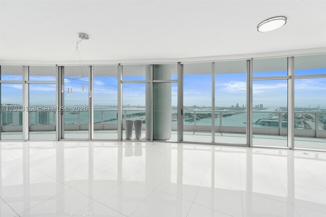Foto del edificio - 900 Biscayne Blvd