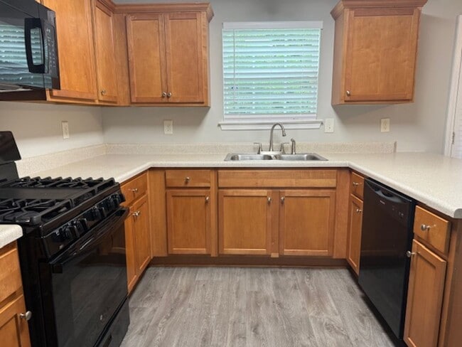 Building Photo - BEAUTIFUL 4BR / 2.5BATH IN HAMPTON!