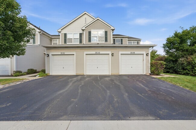 Foto del edificio - 3133 Falling Waters Ln